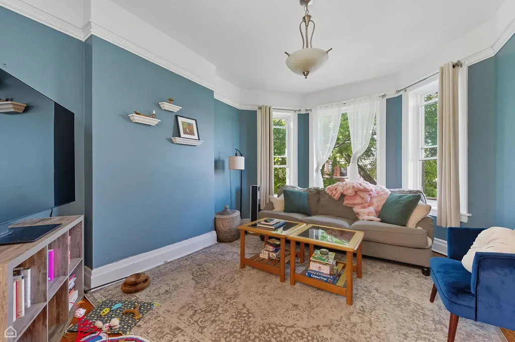 2337 North Sawyer Avenue Chicago IL 60647