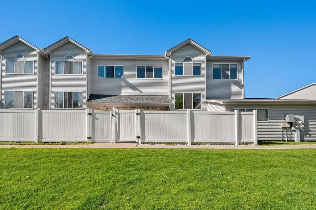 272 Park Ridge Lane Aurora IL 60504