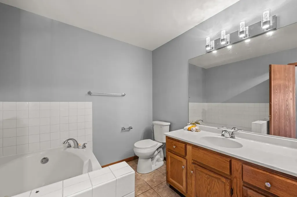272 Park Ridge Lane Aurora IL 60504