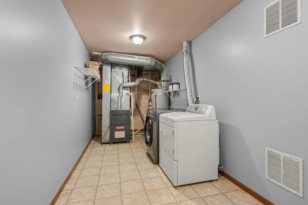 272 Park Ridge Lane Aurora IL 60504