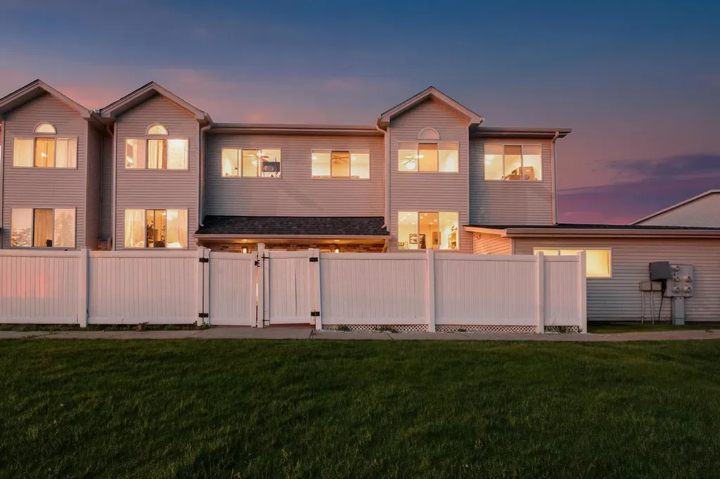 272 Park Ridge Lane Aurora IL 60504