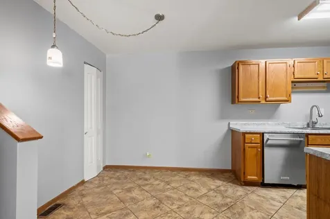 272 Park Ridge Lane Aurora IL 60504