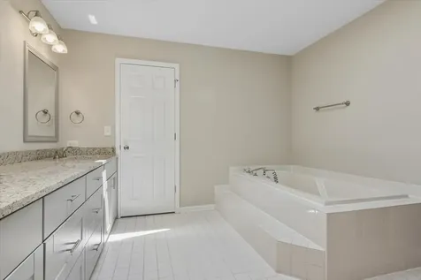 490 Flora Drive Algonquin IL 60102