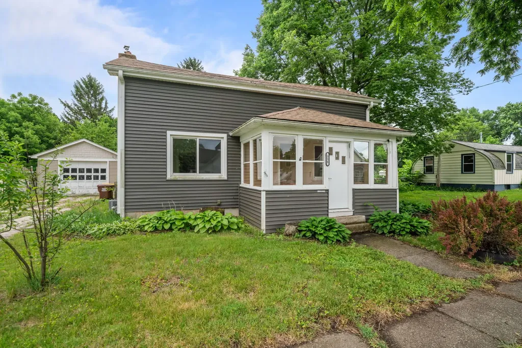 336 West Menomonie Street Belvidere IL 61008