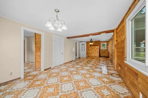 336 West Menomonie Street Belvidere IL 61008