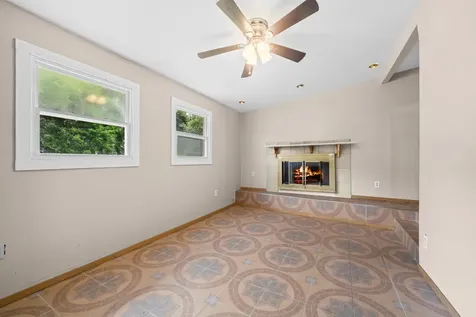 336 West Menomonie Street Belvidere IL 61008