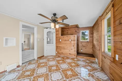 336 West Menomonie Street Belvidere IL 61008
