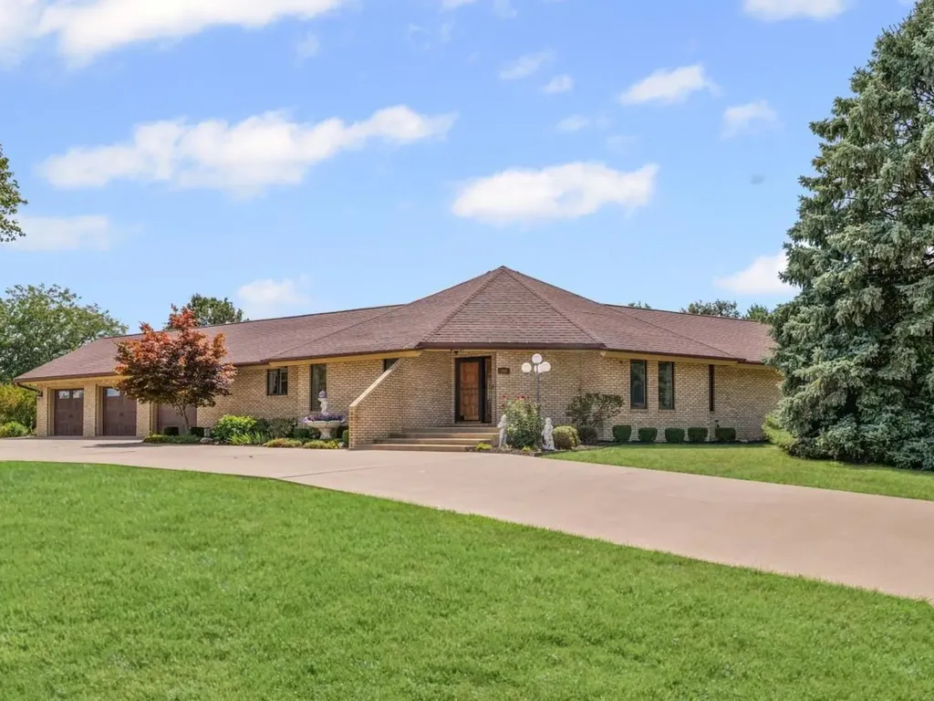 800 Cambridge Drive Paxton IL 60957