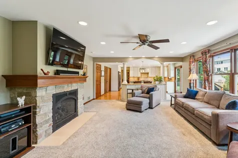 738 West Evergreen Court Palatine IL 60067