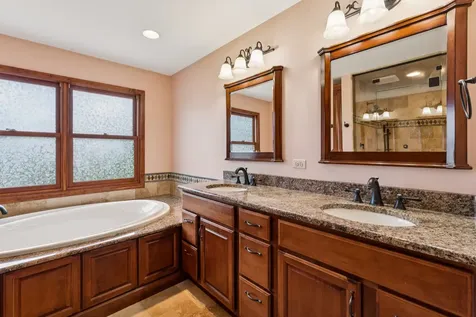738 West Evergreen Court Palatine IL 60067