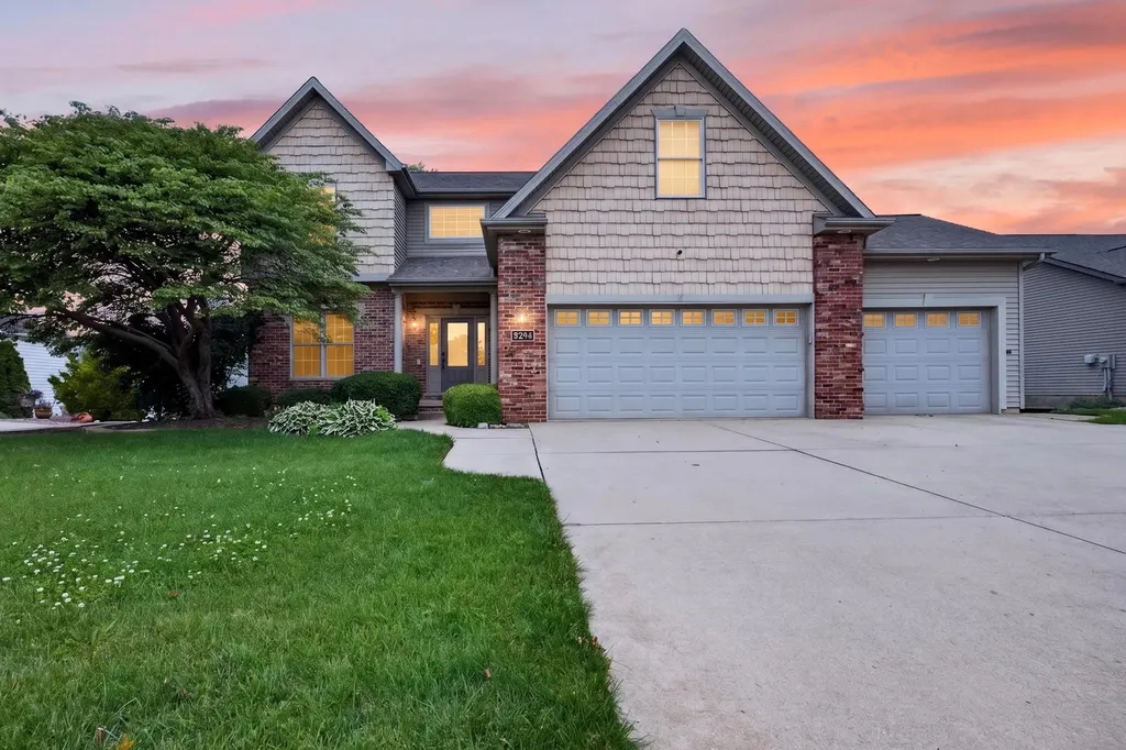 2713 Piney Run Bloomington IL 61705