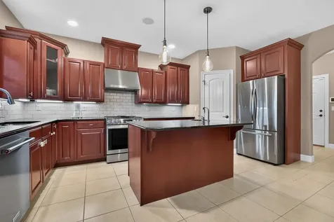 2713 Piney Run Bloomington IL 61705