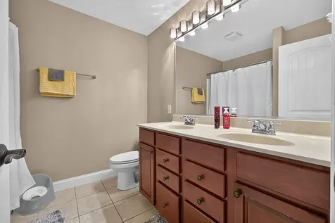 2713 Piney Run Bloomington IL 61705