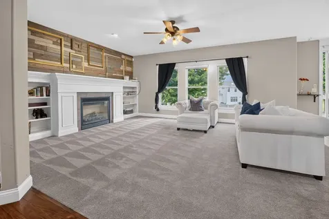 2713 Piney Run Bloomington IL 61705