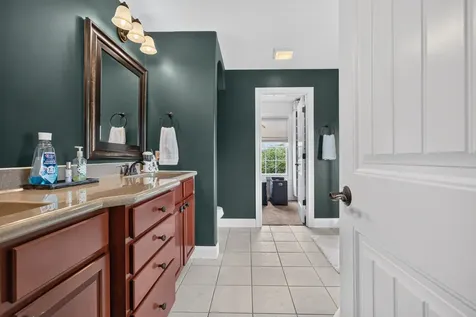 2713 Piney Run Bloomington IL 61705