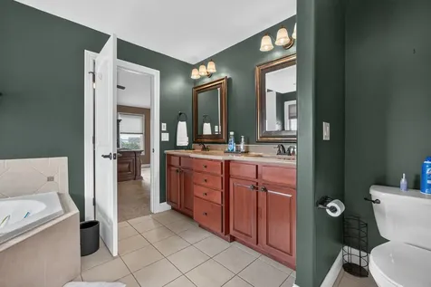 2713 Piney Run Bloomington IL 61705