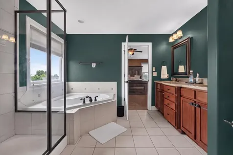 2713 Piney Run Bloomington IL 61705