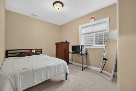 2713 Piney Run Bloomington IL 61705