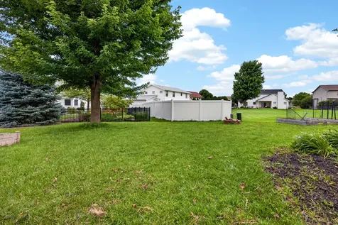 2713 Piney Run Bloomington IL 61705