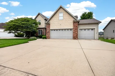 2713 Piney Run Bloomington IL 61705