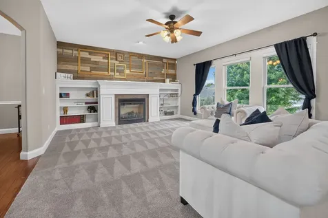 2713 Piney Run Bloomington IL 61705