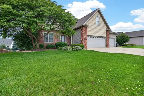 2713 Piney Run Bloomington IL 61705