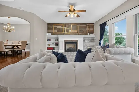 2713 Piney Run Bloomington IL 61705