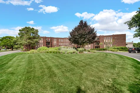 1575 Sandpebble Drive Wheeling IL 60090