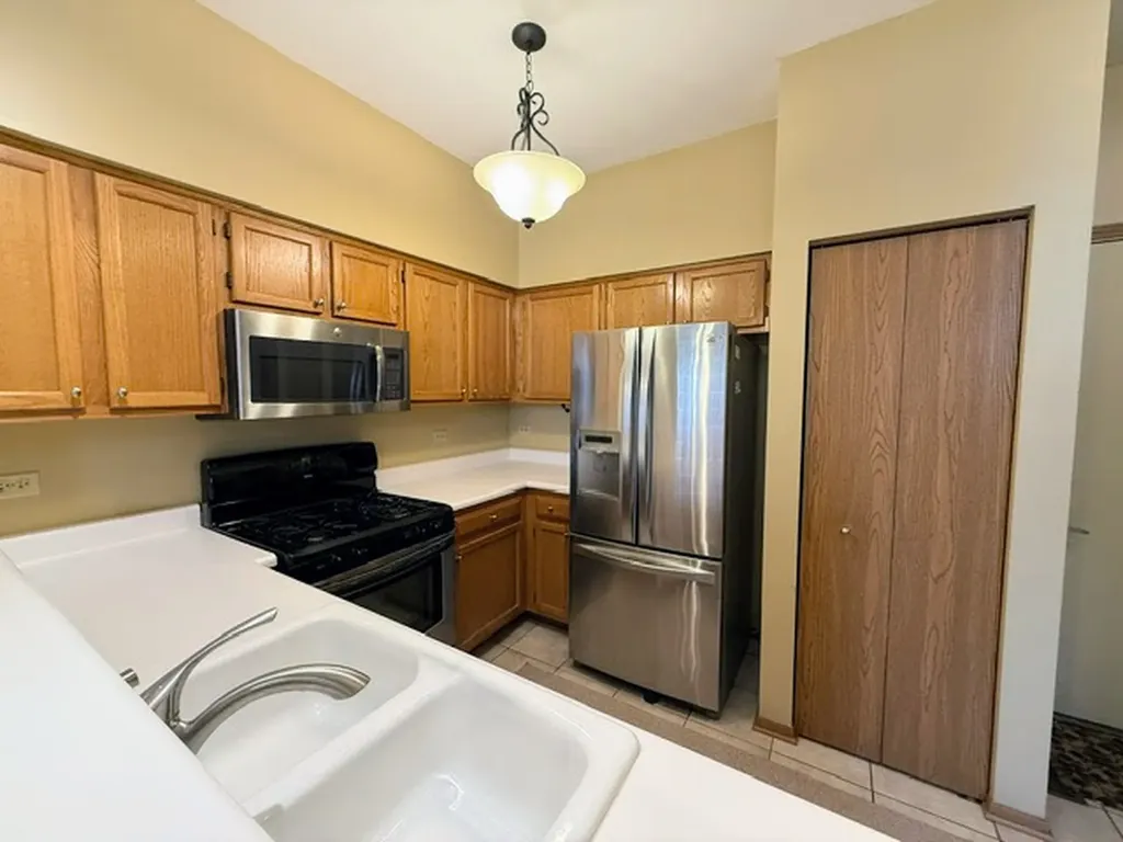 5 Dewalt Court Elmhurst IL 60126