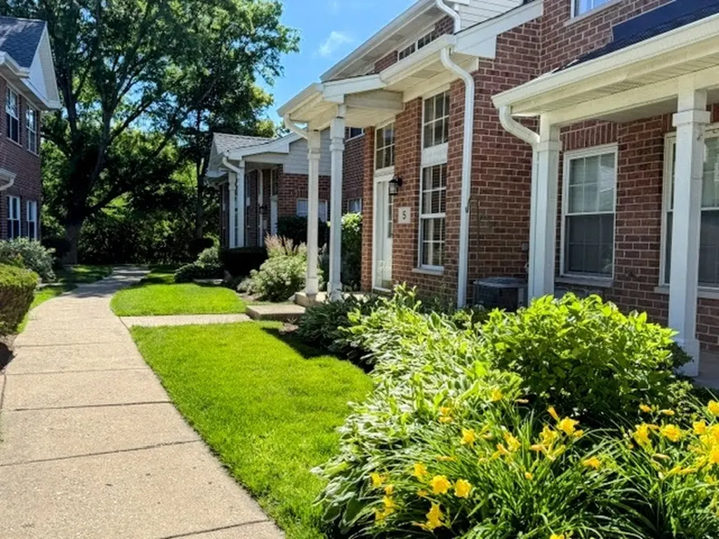 5 Dewalt Court Elmhurst IL 60126