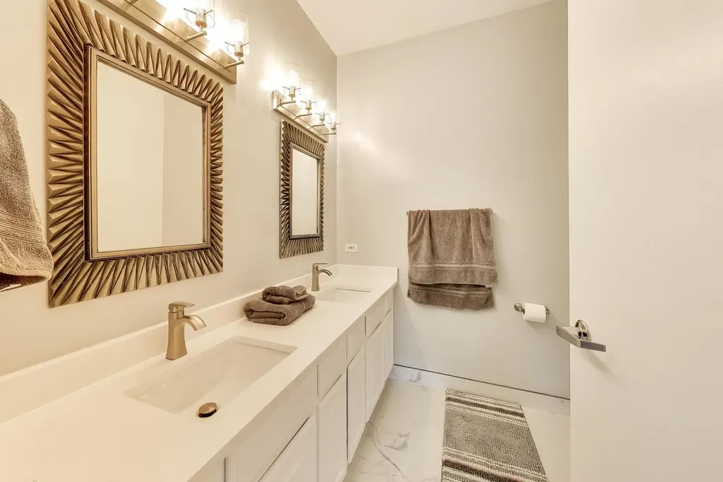 647 North Green Street Chicago IL 60642