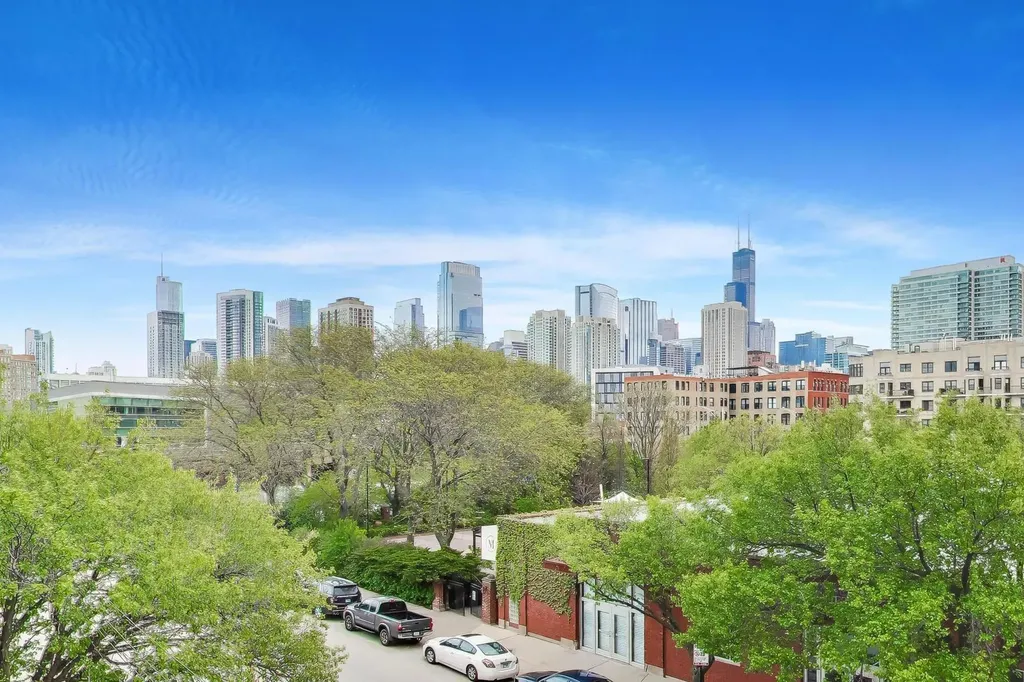 647 North Green Street Chicago IL 60642