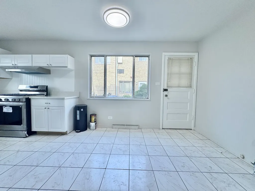 2540 West Jerome Street Chicago IL 60645