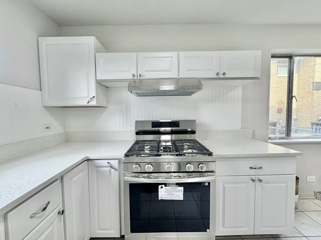 2540 West Jerome Street Chicago IL 60645