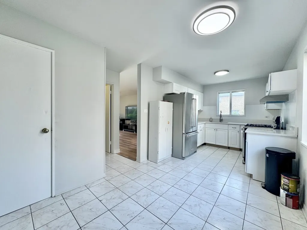 2540 West Jerome Street Chicago IL 60645