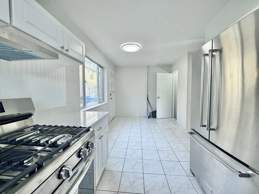 2540 West Jerome Street Chicago IL 60645