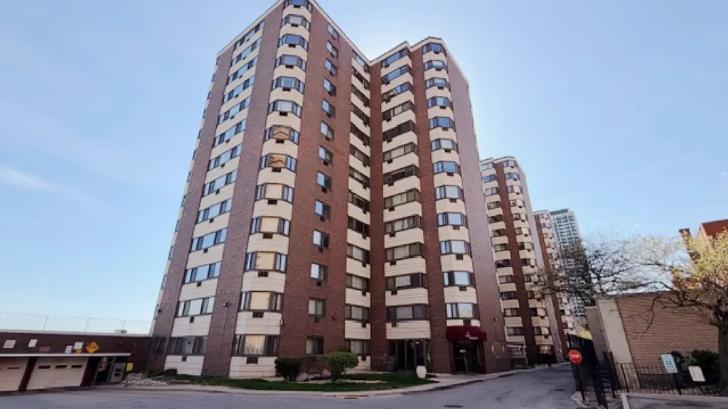 7337 South South Shore Drive Chicago IL 60649