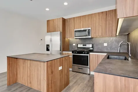 2824 West Van Buren Street Chicago IL 60612