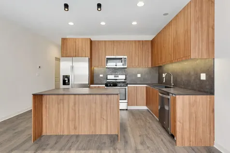 2824 West Van Buren Street Chicago IL 60612