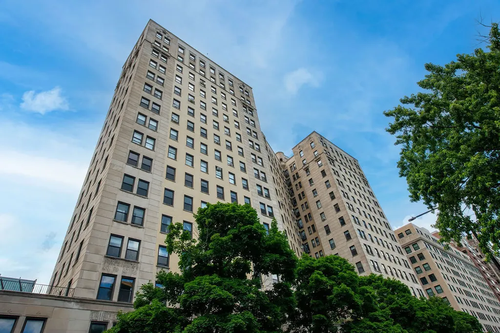 2000 North Lincoln Park West Chicago IL 60614