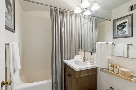 2000 North Lincoln Park West Chicago IL 60614