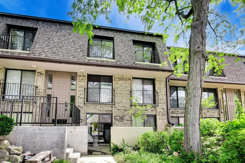 1714 Northfield Square Northfield IL 60093