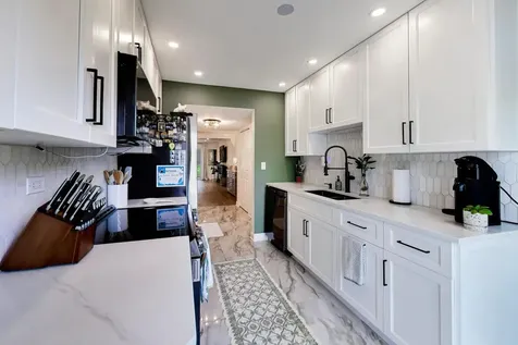 1714 Northfield Square Northfield IL 60093
