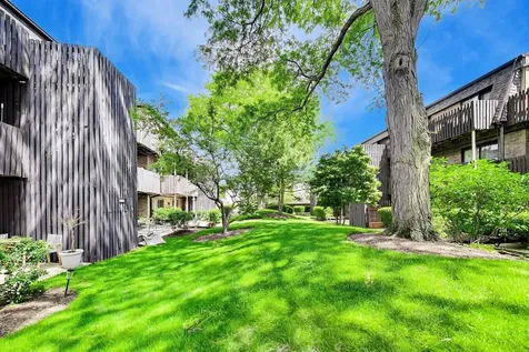 1714 Northfield Square Northfield IL 60093