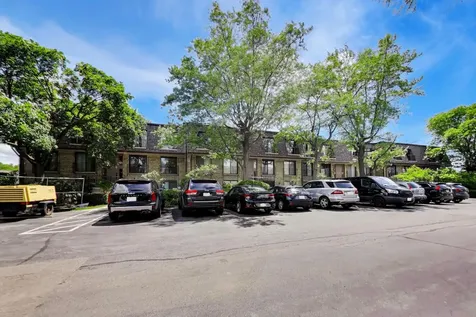 1714 Northfield Square Northfield IL 60093