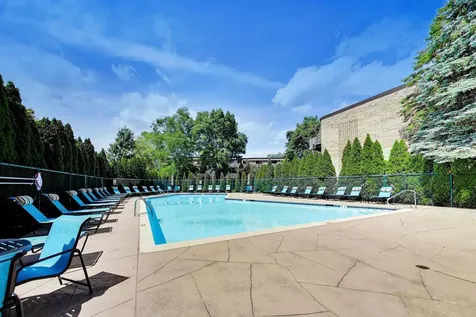 1714 Northfield Square Northfield IL 60093
