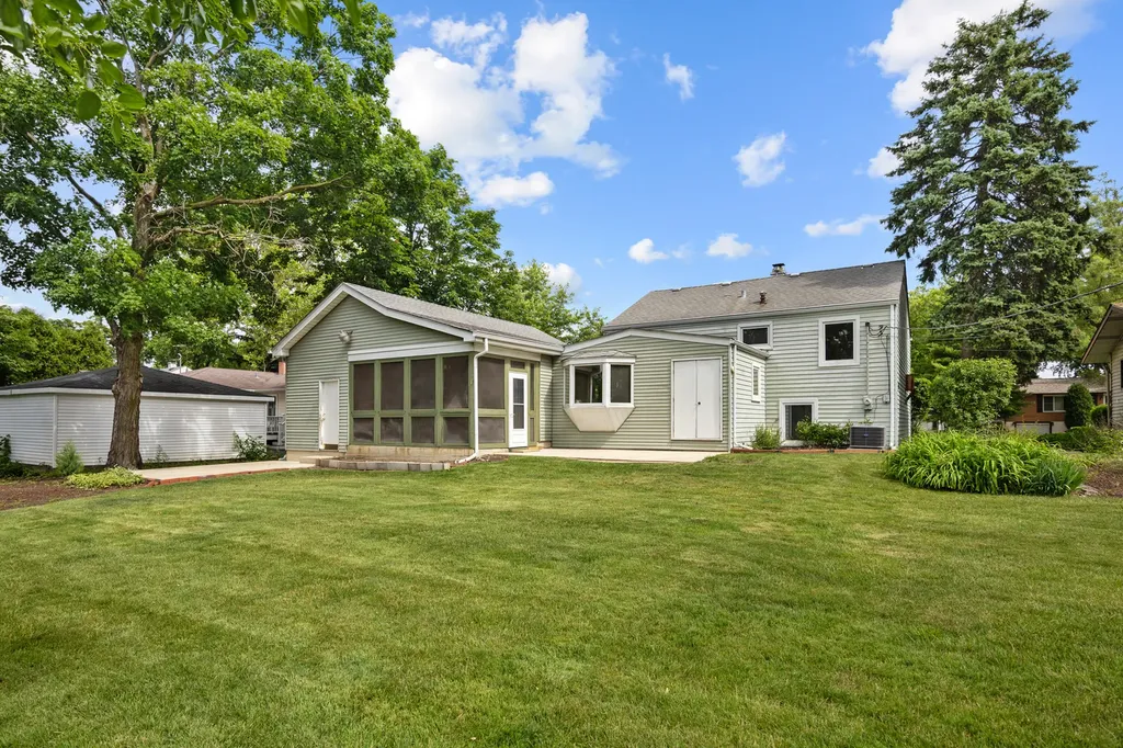 629 Inverness Road Lisle IL 60532