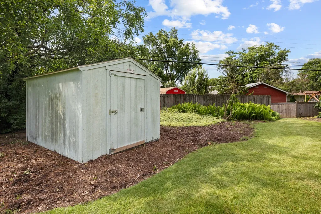 629 Inverness Road Lisle IL 60532