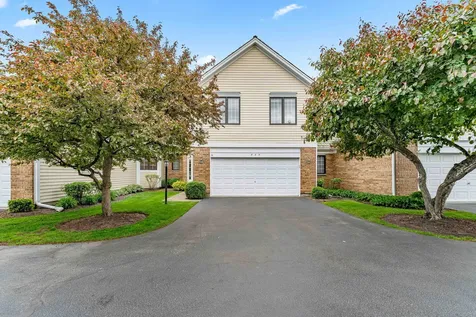 825 Braeman Court Libertyville IL 60048