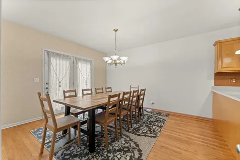 825 Braeman Court Libertyville IL 60048